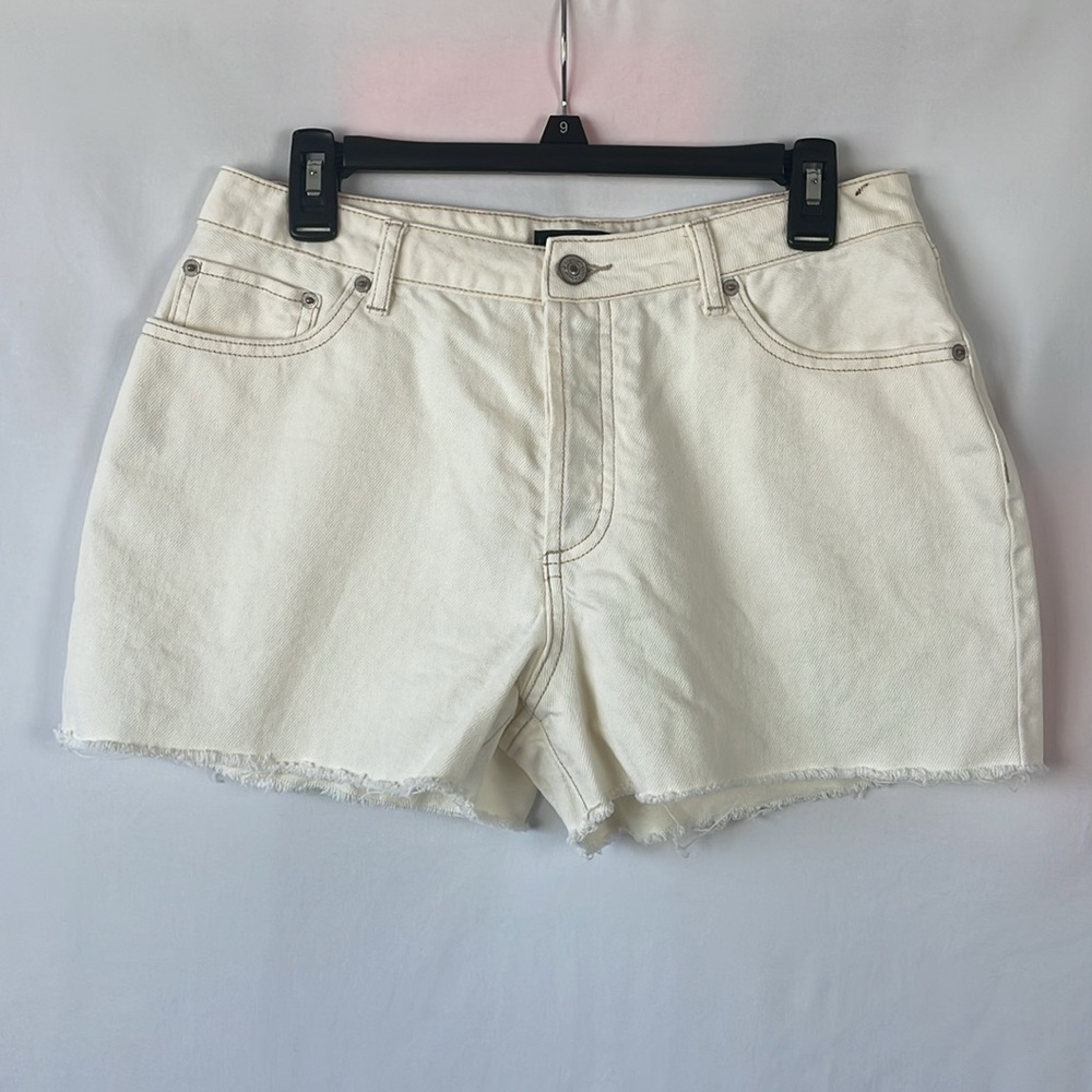 House of Harlow 1960 Ivory Rigid Denim Button Fly Shorts w/Raw Hem - Size 29